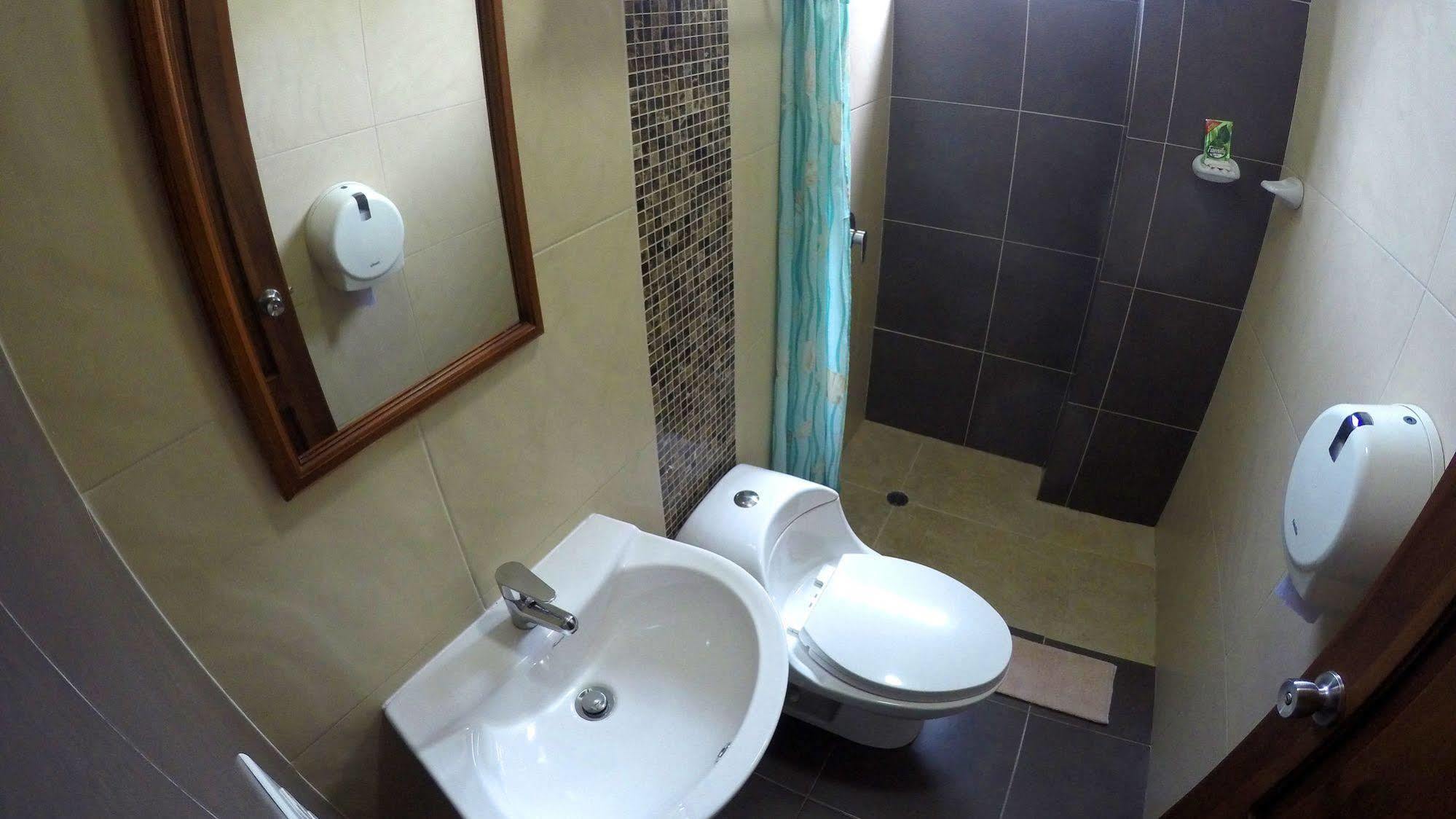 Dc Suites Aeropuerto Guayaquil Esterno foto